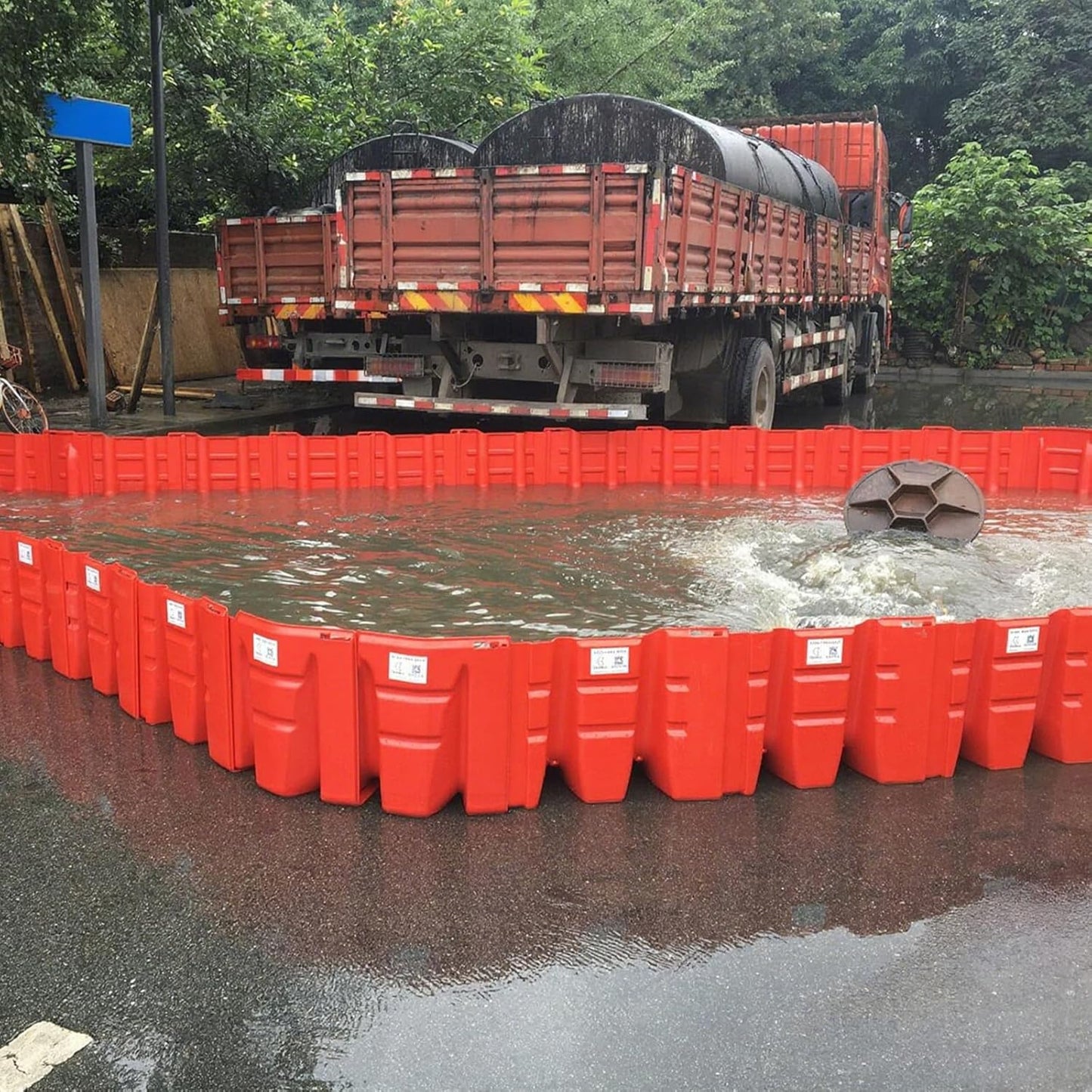 Flood Prevention Barrier, ABS L-Type Baffle Water Barrier Reusable, Door Flood Barriers for Home, Removable Combined for Garage Doors, Warehouses, Basements and School (18pcs)