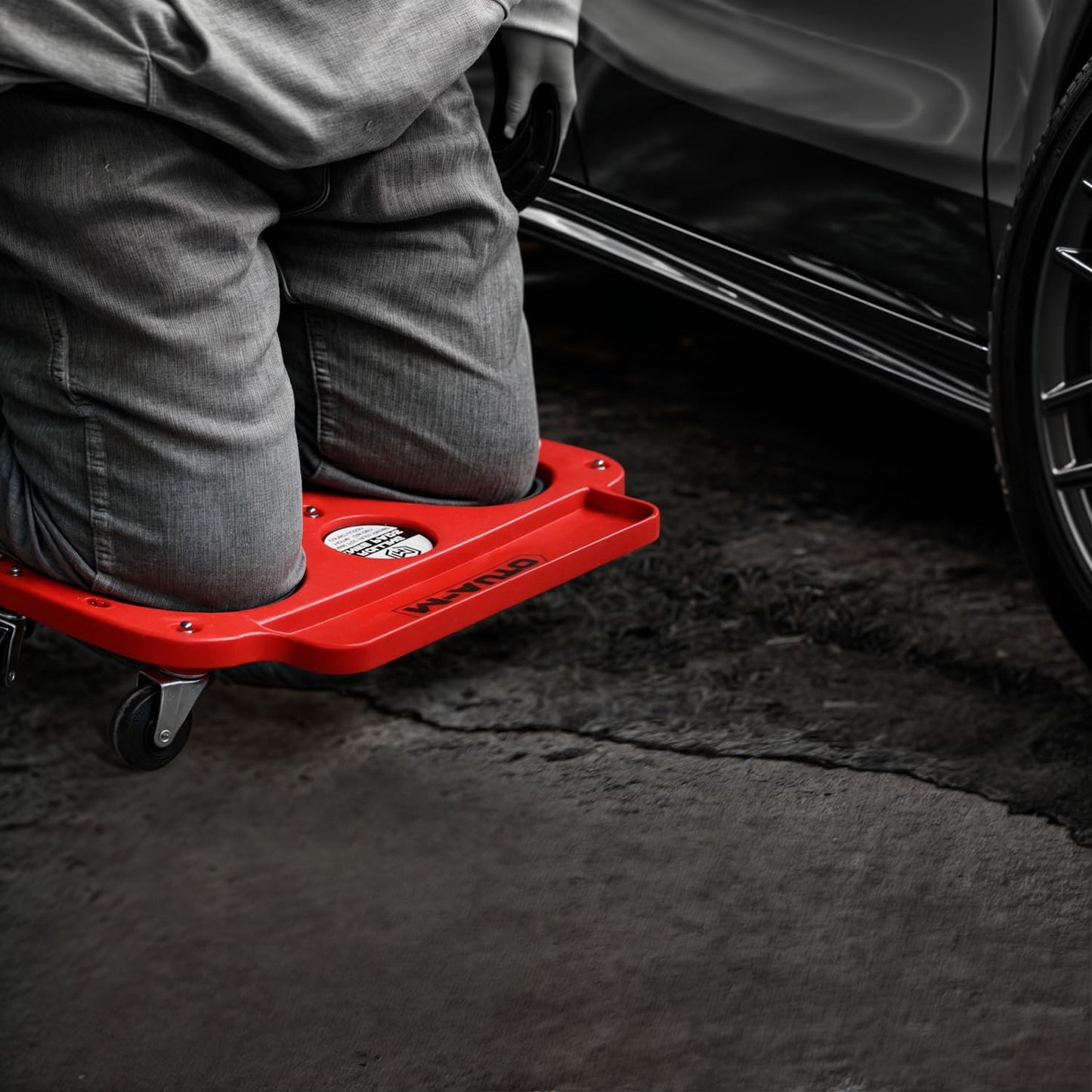 M-AUTO Rolling Knee Creeper Durable Knee Pads with Full 360 Degree Turn Casters and Tool Tray, Garage Kneeling Pads on Swivel Castors for Home Workshop Auto Repairing Maintaining, Red